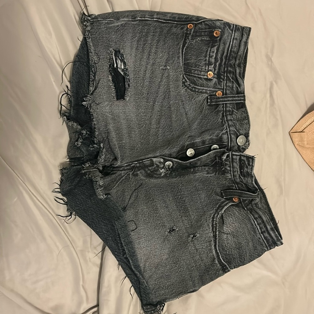 Size 27 Levi shorts